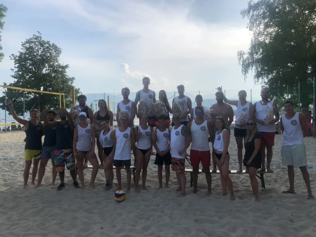Gruppenfoto der Teilnehmer beim ersten Beachcamp Gmunden 2021